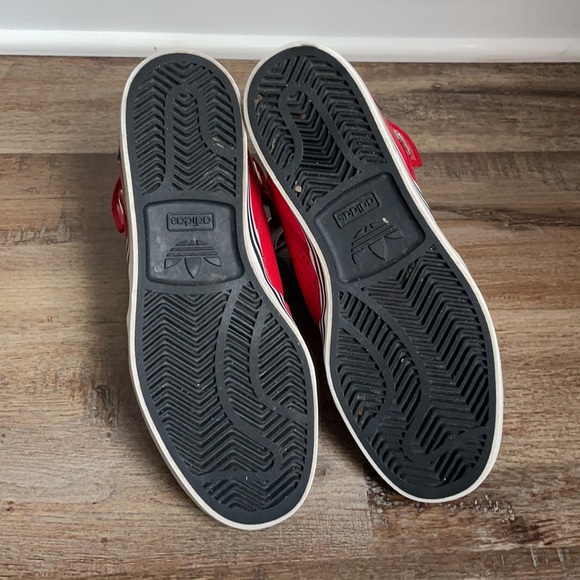 Men’s US 9 Adidas Red and Black Hightops - Picture 4 of 6